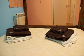 Classic Double Room | Premium bedding, in-room safe, iron/ironing board, free WiFi - Tvoy Hostel (Estosadok)