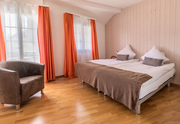 Free cots/infant beds, free WiFi, bed sheets