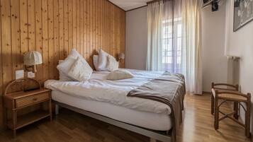 Free cribs/infant beds, free WiFi, bed sheets