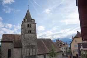Front of property - Hotel de la place (Corsier-sur-Vevey)