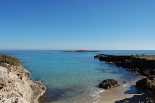 Landhaus, Infinity Pool, ruhig, Meerblick, WiFi, Heizung, max. 7 Personen