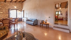 TV, books - Idyllic country house, panoramic pool with sea views, quiet, WiFi, heating, 7 people (Siracusa)