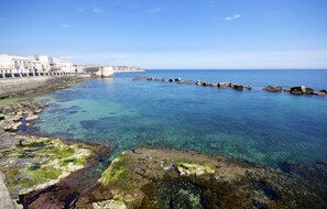 Beach nearby, sun loungers, beach towels