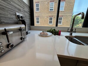 Apartemen, 2 kamar tidur | Dapur pribadi | Lemari es besar, microwave, oven, dan kompor