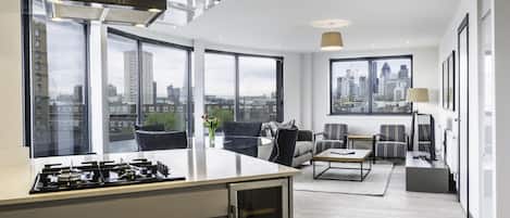 Penthouse, 2 chambres | Coin séjour