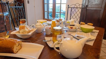 Free daily continental breakfast
