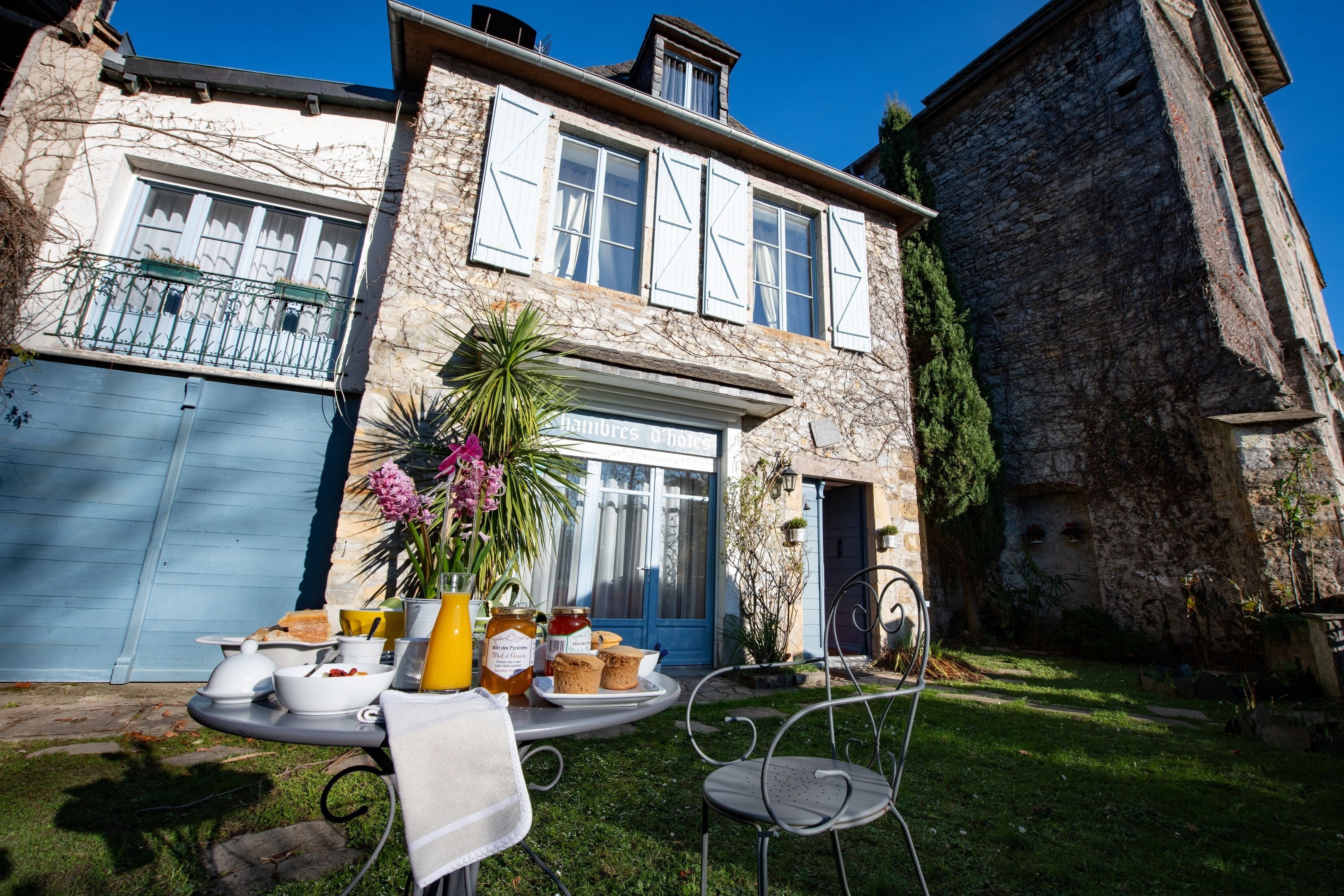 Dagelijks continentaal ontbijt inbegrepen