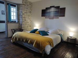 Suite Galerie | Literie de qualité, lit avec matelas en mousse à mémoire, minibar