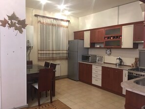 Kaupunkihuoneisto, 2 makuuhuonetta (15A/12 Northen Avenue ) | Yksityinen keittiö | Jääkaappi, kahvin-/teenkeitin