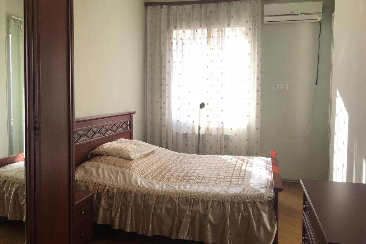 City Apartment, 2 Bedrooms (15A/12 Northen Avenue ) | 1 bedroom, iron/ironing board, free WiFi