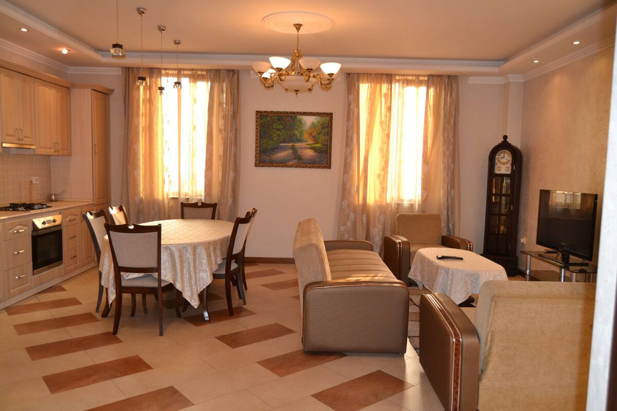 City Apartment, 3 Bedrooms, Smoking, City View (40/1 Sayat-Nova Avenue) | Living area