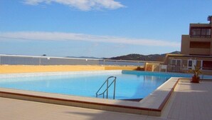 Pool - 3-room apartment with pool and garage, near the beach (Bormes-les-Mimosas)