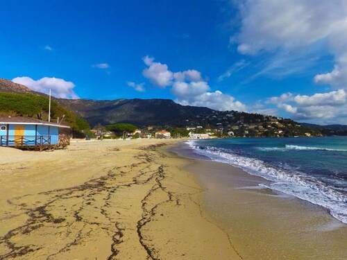 2-room apartment with mezzanine and parking, close to the beach - Le Lavandou