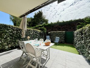 Outdoor dining - 2-room Apartment Near Beach - Sleeps 3/4 in Carnac (Carnac)