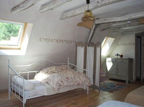 1 bedroom, iron/ironing board, Internet