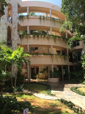 Exterior - Spacious condominium with stunning water views  (Puerto Aventuras)