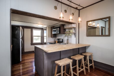 Fridge, microwave, oven, stovetop. Cottage On Main- In The Heart Of Weston