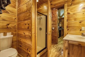 Dusche, Whirlpool, Haartrockner, Handtücher