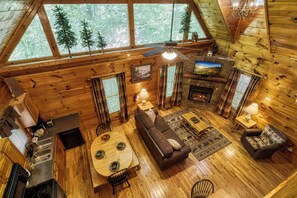 Smart TV, lareira, videogames, DVD player