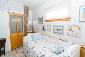 4 Schlafzimmer, Schreibtisch, Bügeleisen/Bügelbrett, kostenloses WLAN