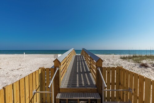 Harbor House B19 | Beachfront Condo with Pool & Covered Parking