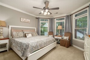 7 bedrooms, iron/ironing board, travel crib, free WiFi - 30% off until June, Huge View, Pointe Lot, Dock, Pontoon, Theater,7 Bedroom; WOW (Greensboro)