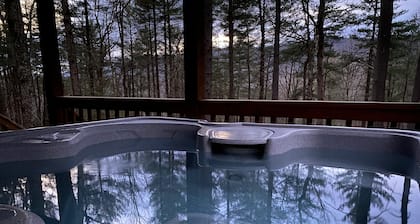 "Einsamkeit" spektakulÀre 1 BR Kabine mit Whirlpool in der NÀhe von Luray, VA.