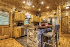 Fridge, microwave, oven, stovetop - Amazing Luxury Log Cabin! Great Living Space! Mountain Views! 2 Jacuzzi Tubs!  (Sevierville)