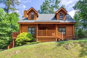 Exterior - Amazing Luxury Log Cabin! Great Living Space! Mountain Views! 2 Jacuzzi Tubs!  (Sevierville)