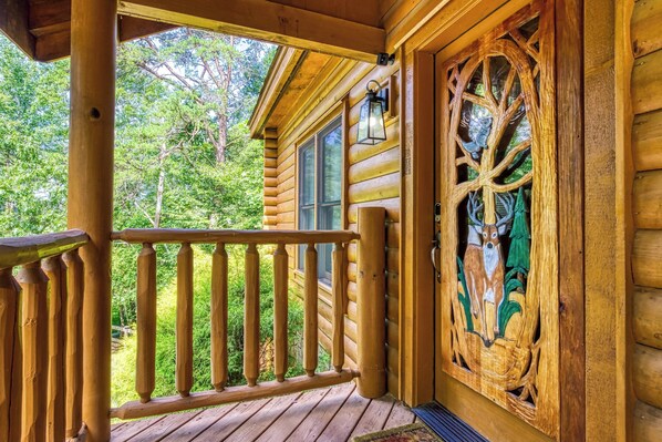 Property grounds - Amazing Luxury Log Cabin! Great Living Space! Mountain Views! 2 Jacuzzi Tubs!  (Sevierville)