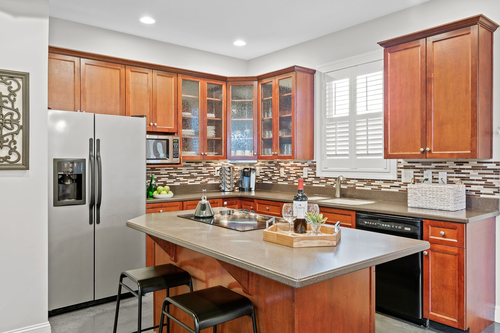 Réfrigérateur, micro-ondes, four, plaque de cuisson