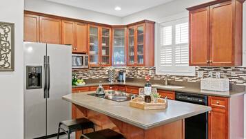 冰箱、微波炉、烤箱、炉灶