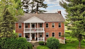 Exterior - Restored colonial farmhouse near Seven Springs -- Perfect for family gatherings (Somerset)