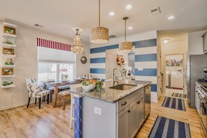 Fridge, microwave, oven, stovetop - Minutes from Bethany Beach Boardwalk! (Millville)