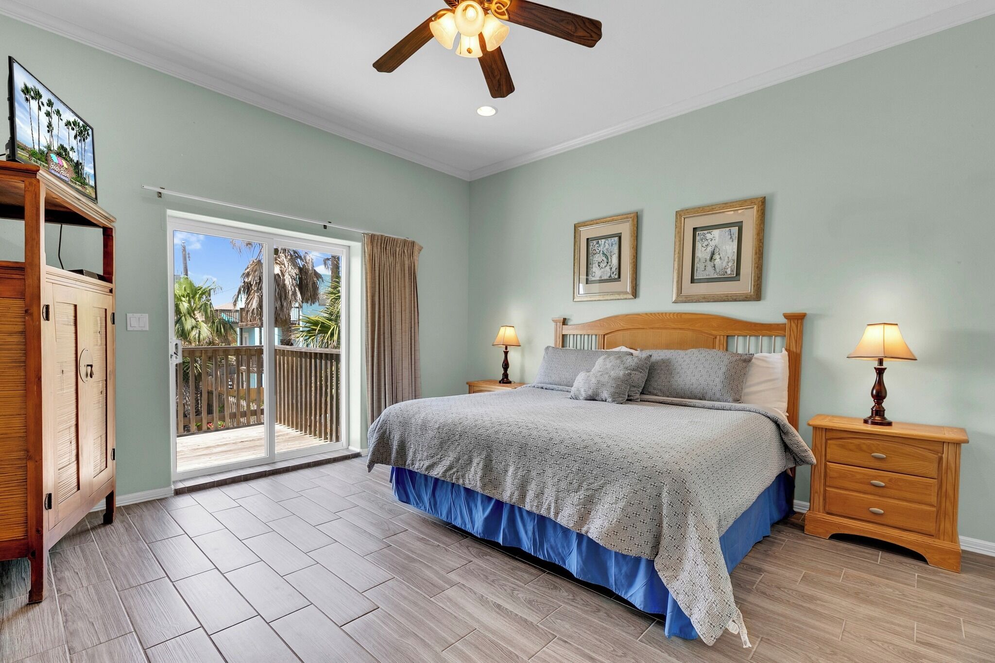 5 bedrooms, iron/ironing board, WiFi, bed sheets