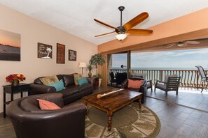 Smart TV, libros y videoteca 