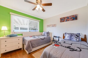 3 bedrooms, desk, iron/ironing board, travel crib
