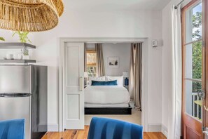 1 slaapkamer, een kluis op de kamer, een strijkplank/strijkijzer