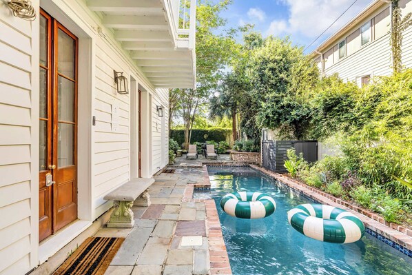 Outdoor pool, a heated pool - Serene Escape Over Heated Pool, 1 Block to King St (Charleston)