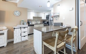 Fridge, microwave, oven, dishwasher - PREMIUM Condo! GULF FRONT 2 Bedroom - Island Winds East (Gulf Shores)