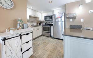 Køleskab, mikrobølgeovn, ovn, opvaskemaskine