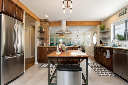 Beautiful Home in Old Town Cottonwood WALK to Wine Tasting Rooms & Restaurants!