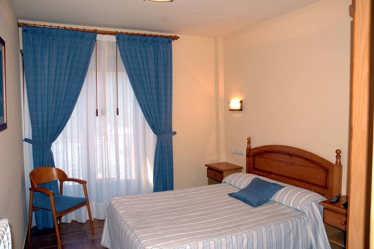 Blackout curtains, free cots/infant beds, rollaway beds