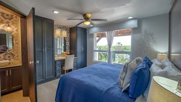 1 slaapkamer, een kluis op de kamer, een strijkplank/strijkijzer