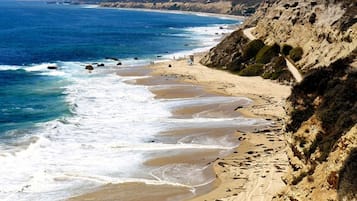 Una playa cerca, toallas de playa