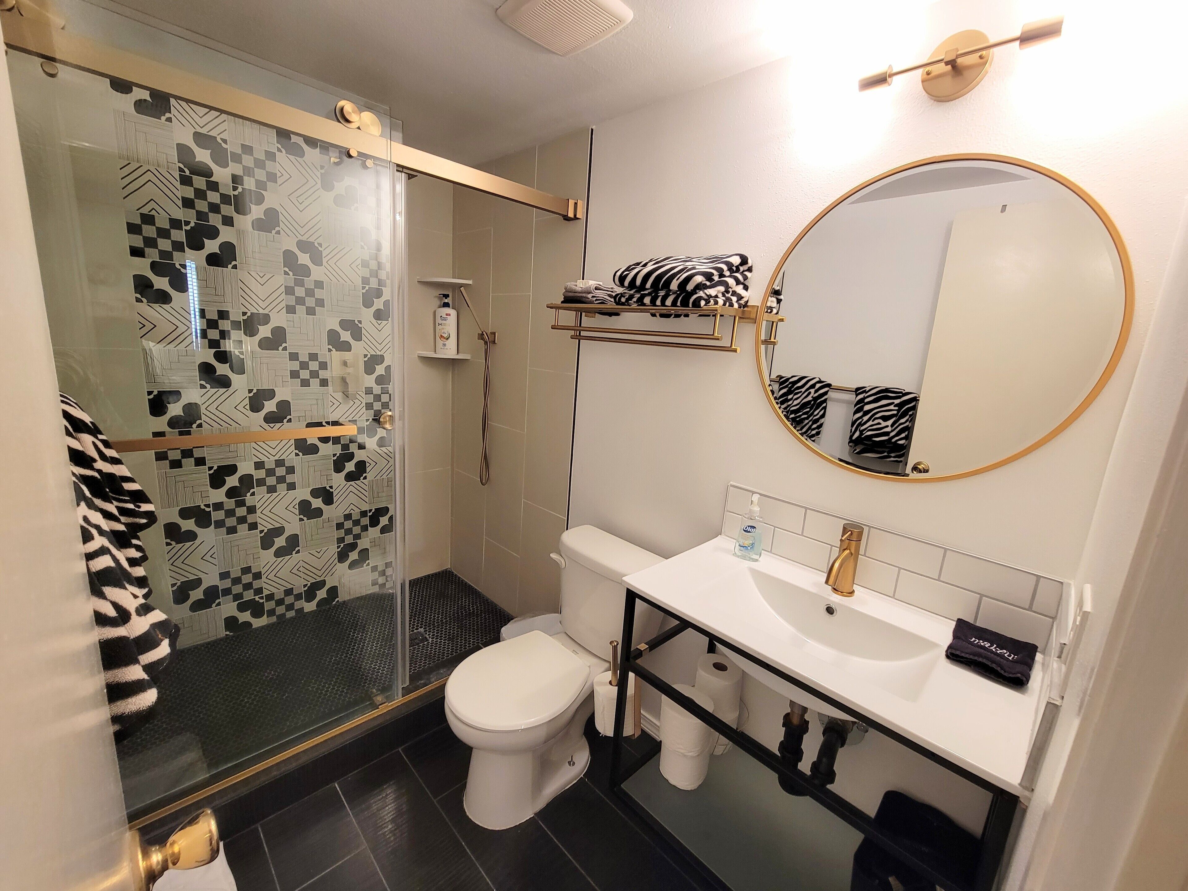 Combined shower/tub, hair dryer, towels, soap