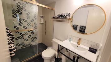 Combined shower/tub, hair dryer, towels, soap