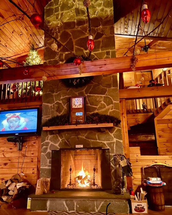 Interior - Heaven Lane! Rustic Log Cabin Sleeps 15 (Honesdale)
