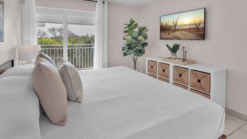 3 habitaciones, tabla de planchar con plancha y cuna de viaje