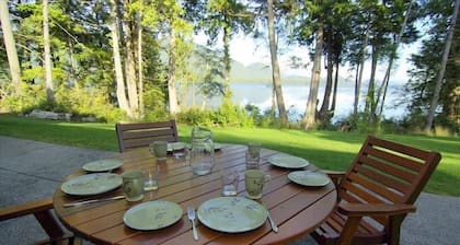 Superbe Oceanancher Rancher avec une vue imprenable, sauna, bain Ă remous et table de billard!